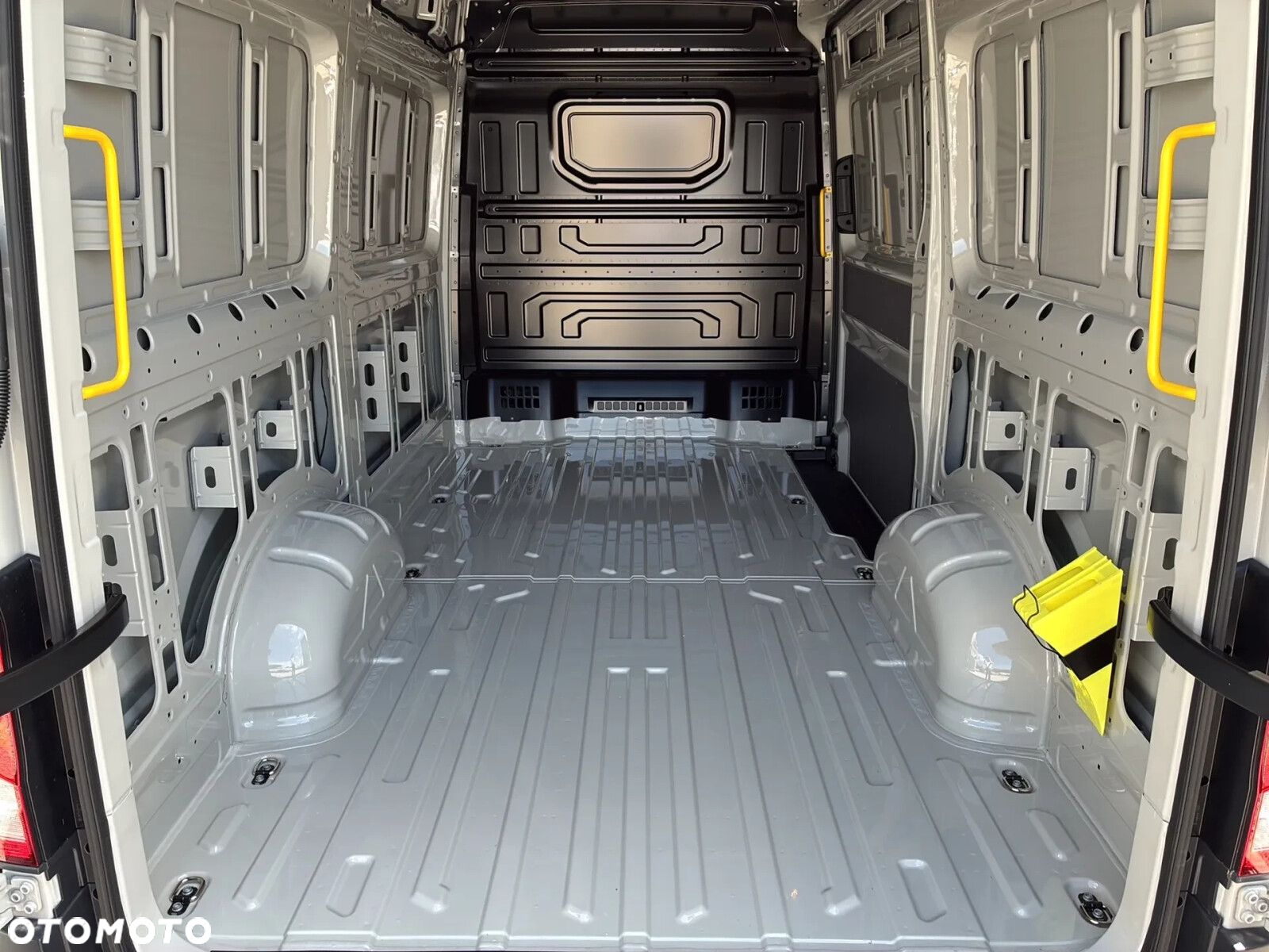 Volkswagen Crafter 35 Furgon L3H3, 2.0TDI 177KM, Wysoki dach, r.o. 3640 - 12