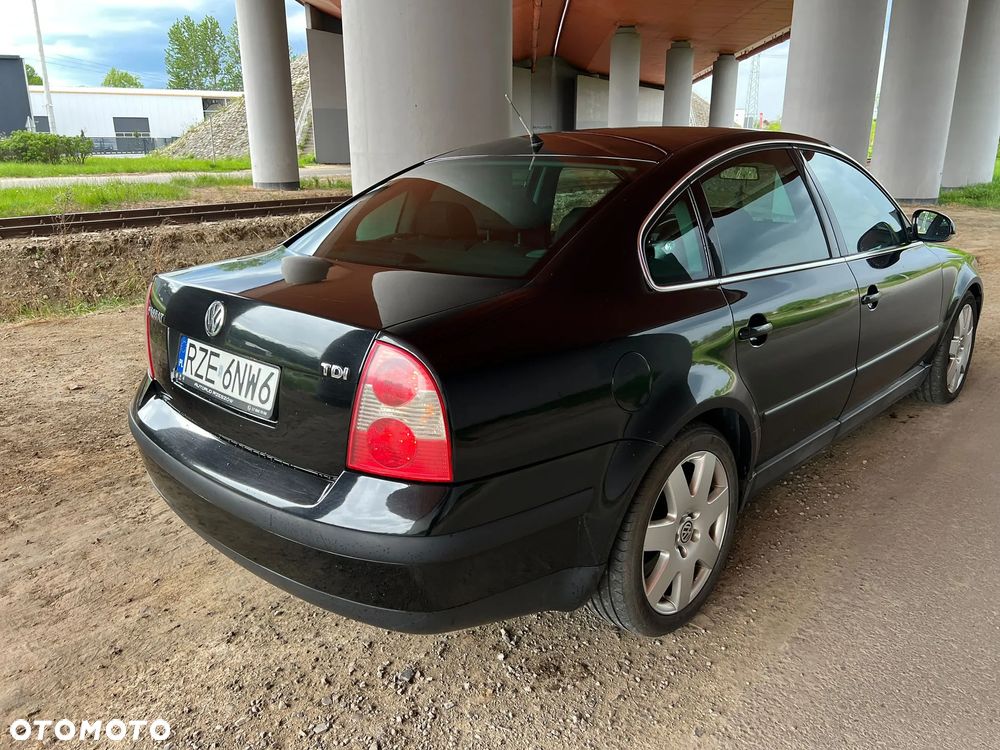Volkswagen Passat 1.9 TDI Highline - 14