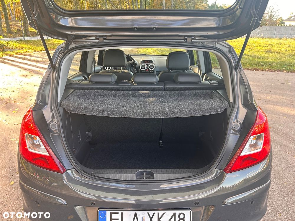 Opel Corsa 1.4 16V Cosmo - 27