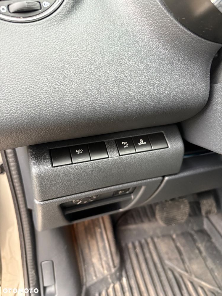 Peugeot 3008 2.0 HDi HYbrid4 - 29