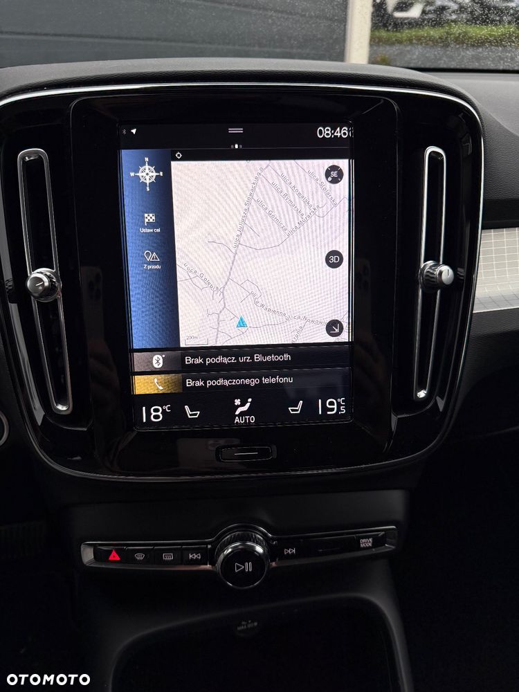 Volvo XC 40 T3 Geartronic Momentum Pro - 30
