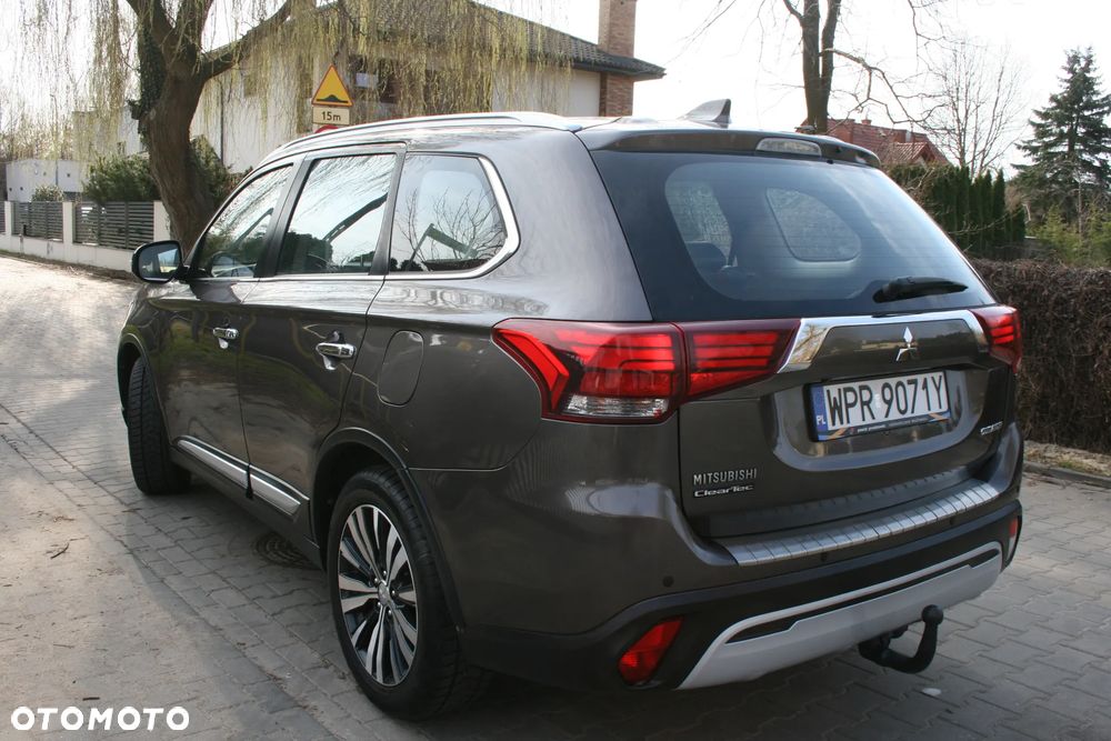 Mitsubishi Outlander - 8