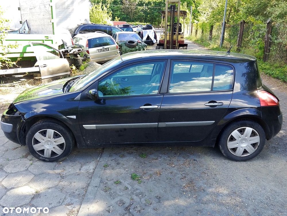 Renault Megane II Przed Lift (02-06r.) 1.6 B R4 16V 112KM. Silnik K4M 760 (K4M760) Skrzynia JH3 142,  C 068425 (JH3142,  C068425) lakier NV676,  NV 676 .Cały na części. GWARANCJA !!! Przód Tył Zestaw Komplet Drzwi Klapa Zderzak Błotnik Maska Grill Atrapa Szyba Pas Lampa Lusterko Boczki Fotel Kanapa Kokpit Deska Rozdzielcza Przełącznik Włącznik Sterownik Przewody Wiązka Instalacja Moduł Komputer Czujnik Listwa Pompa Alternator Wtryski Głowica Rozrusznik Kompresor Sprzęgło Dwumas Silnik Skrzynia ABS Klimatyzacji Paliwa Wspomagania Kolektor Turbina Przepustnica Zawór Chłodnica Koło Hak Belka Sanki Zawieszenie Mcpherson Półoś Amortyzator Wydech Tłumik Zacisk Most - 4