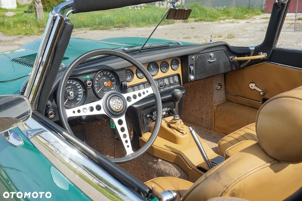Jaguar E-Type - 27