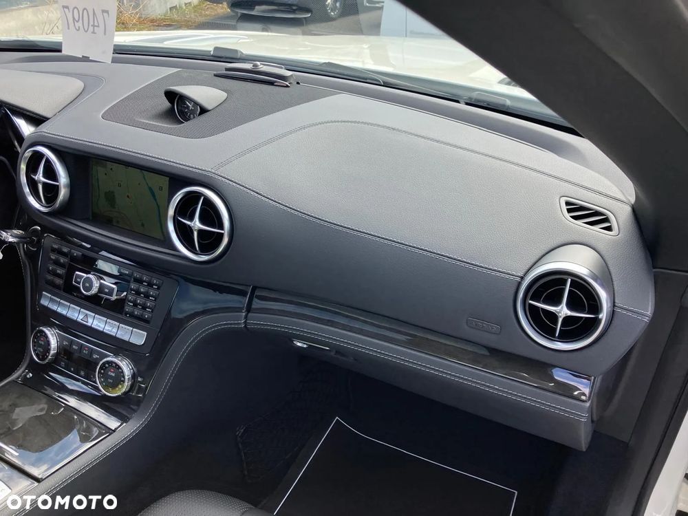 Mercedes-Benz SL 63 AMG - 16
