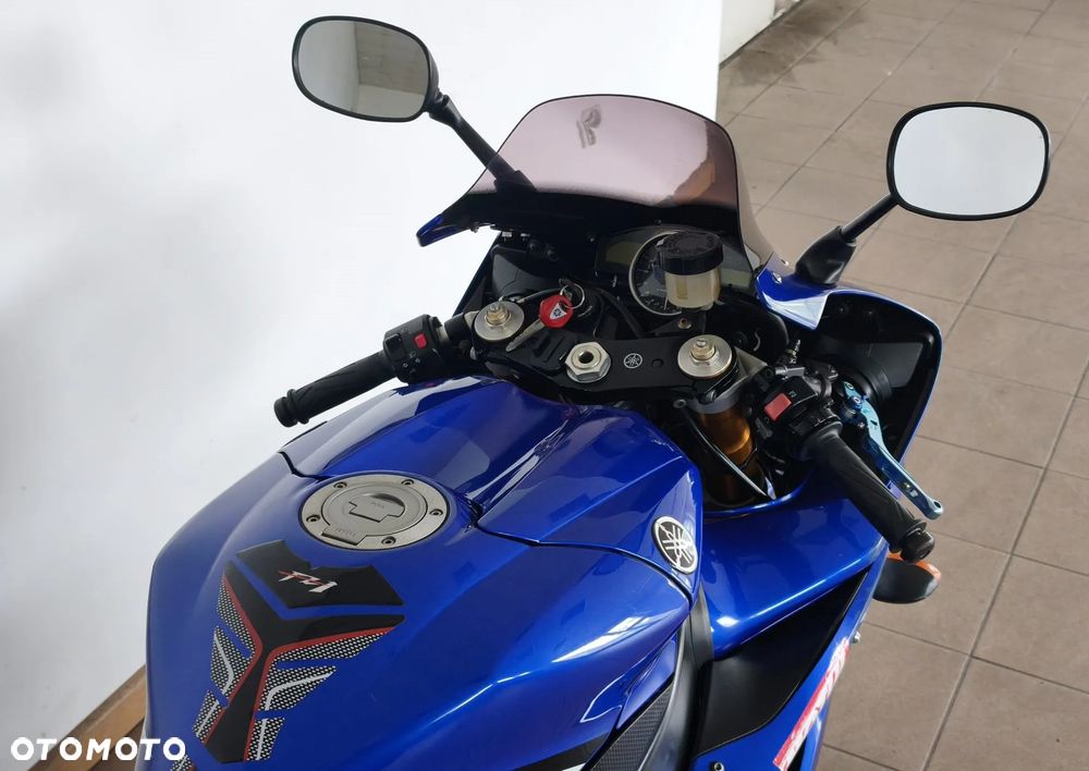 Yamaha R1 - 14