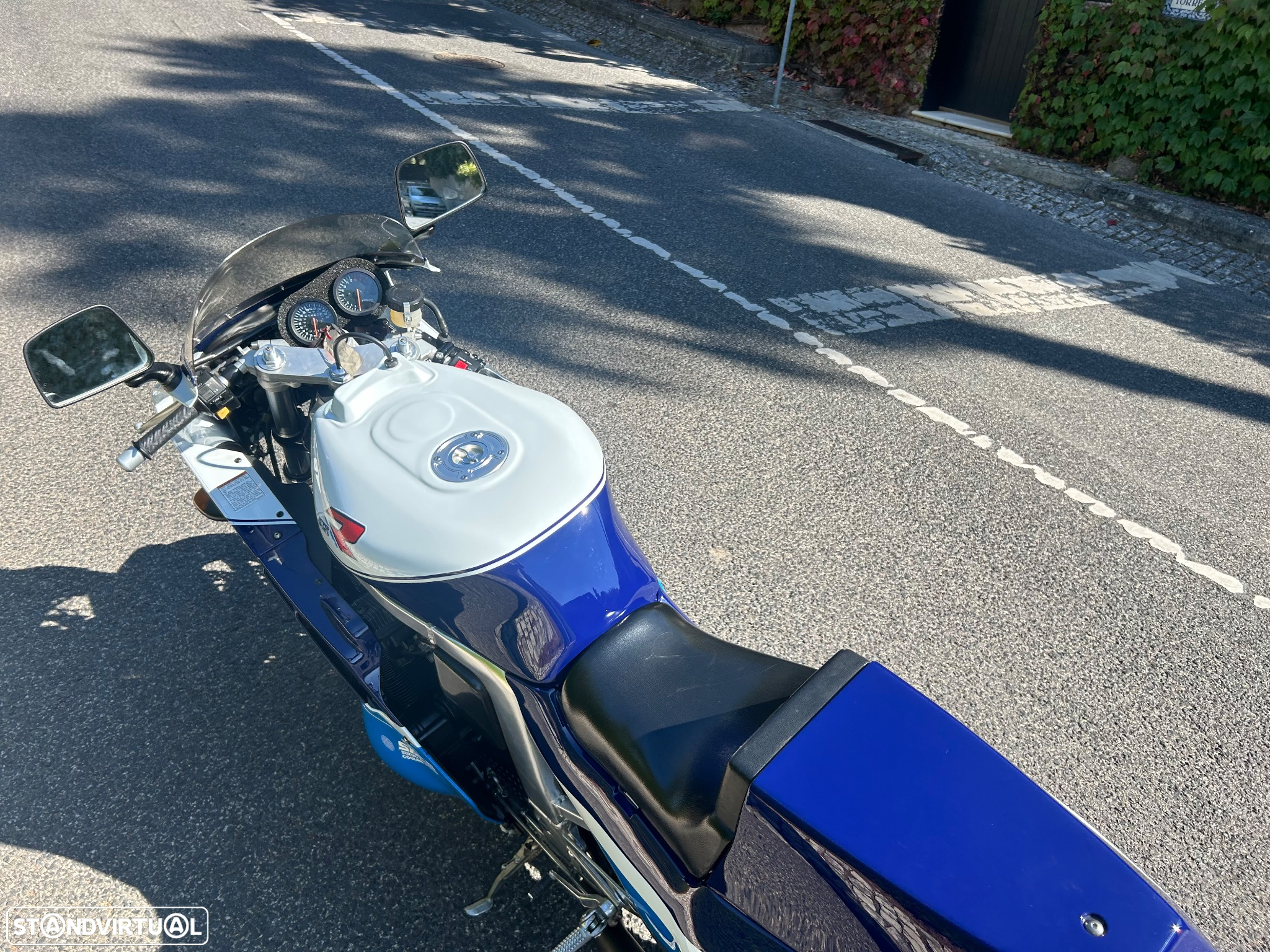 Suzuki GSX-R 750 R - 9