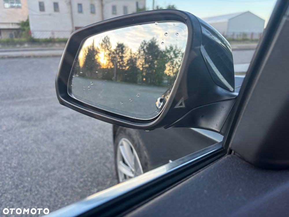BMW Seria 5 528i xDrive - 12