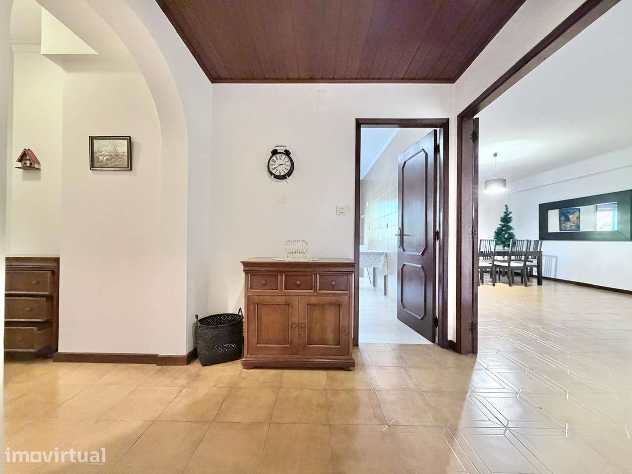 Apartamento T4 para arrendamento, situado na Rua Cândido de Oliveira - Grande imagem: 3/27