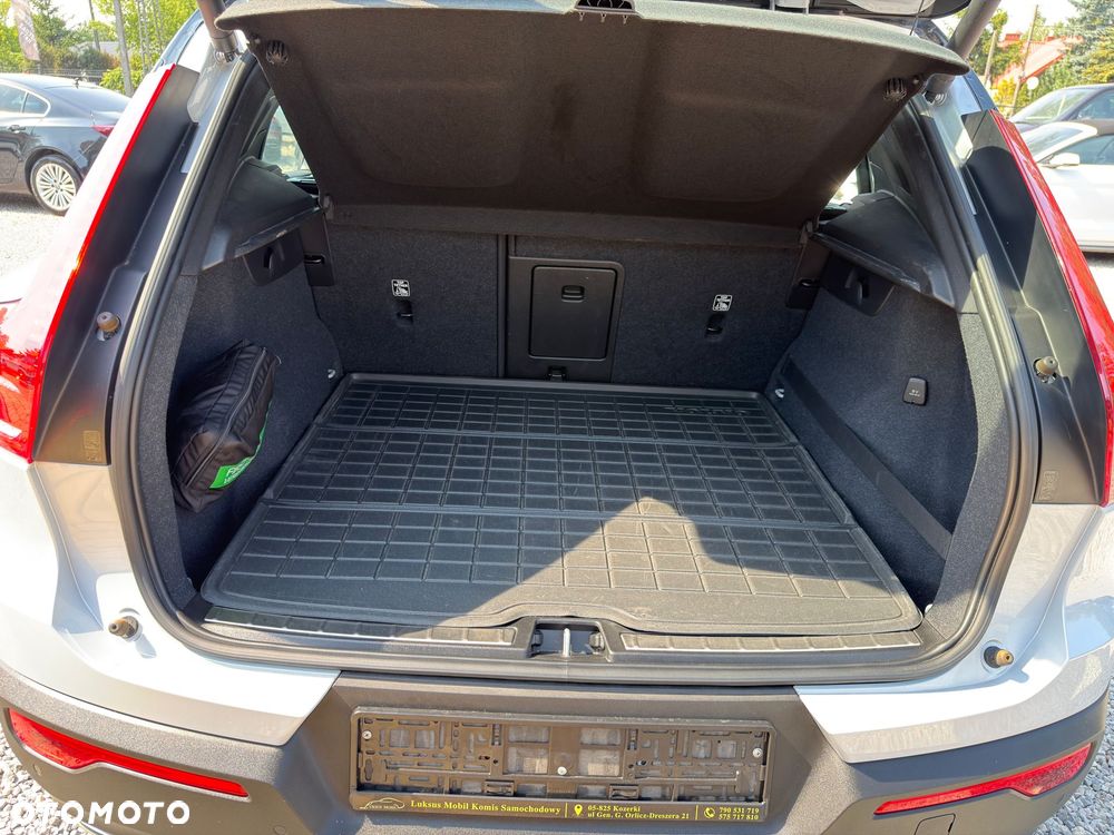 Volvo XC 40 D4 AWD Geartronic R-Design - 32