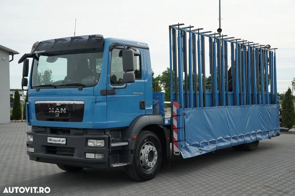 MAN TGM 18.290 / 4X2 / TRANSPORTOR STICLĂ / HIAB 122 E-2 HDS / PLATFORMĂ / CAPACITATE DE RIDICARE: 4.800 KG / RADIOCOMANDĂ / EURO 5 - 7