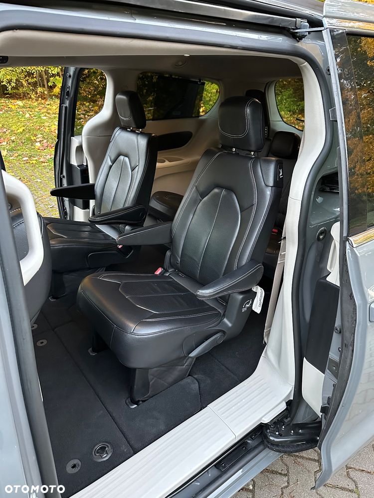 Chrysler Pacifica - 14