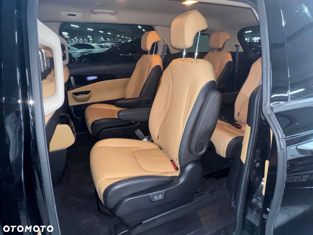 Kia Carnival - 22