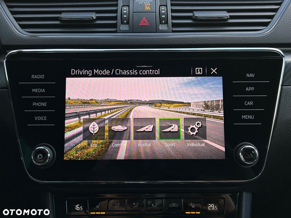 Skoda Superb 2.0 TSI Sportline DSG - 34