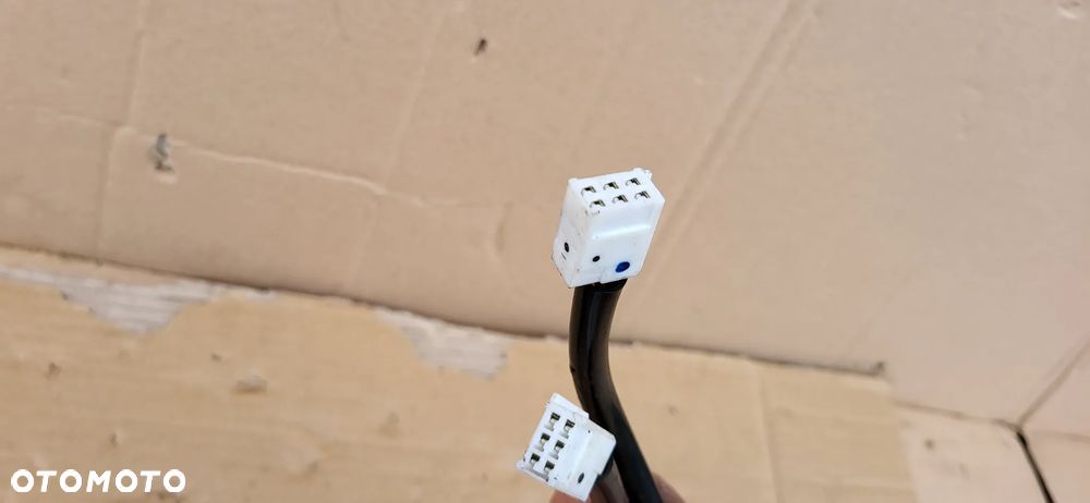 SILOWNIK KLAPY BAGAZNIKA TOYOTA RAV4 V - 2