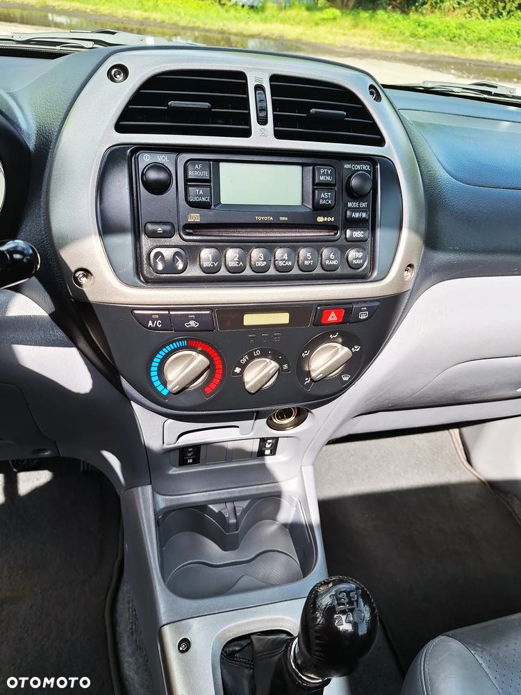 Toyota RAV4 D-4D 4x4 - 30
