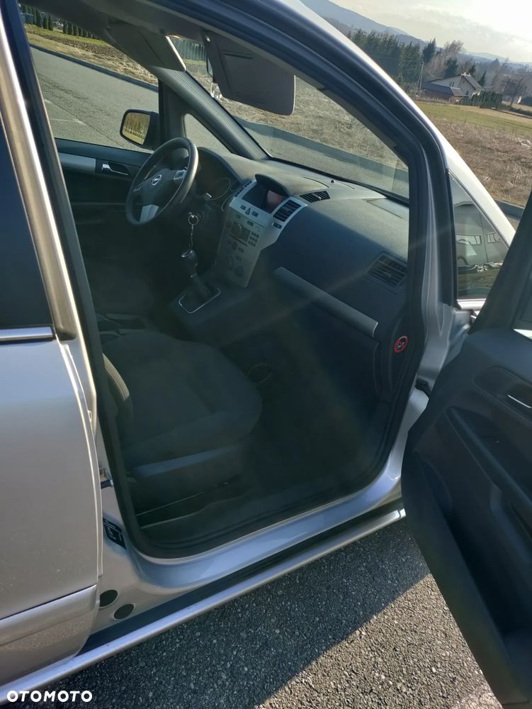 Opel Zafira 1.6 - 8