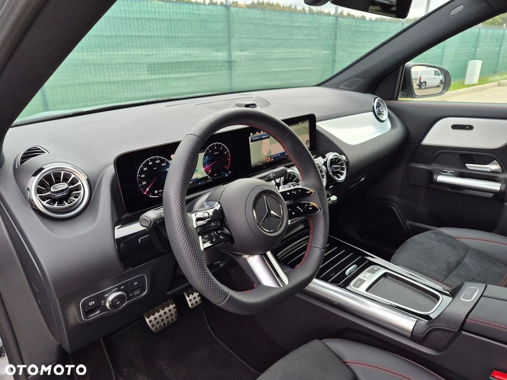 Mercedes-Benz GLA - 22