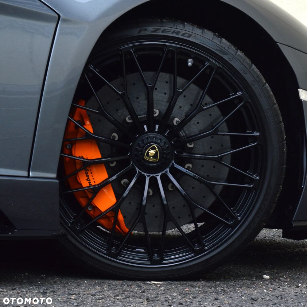 Lamborghini Aventador S - 12