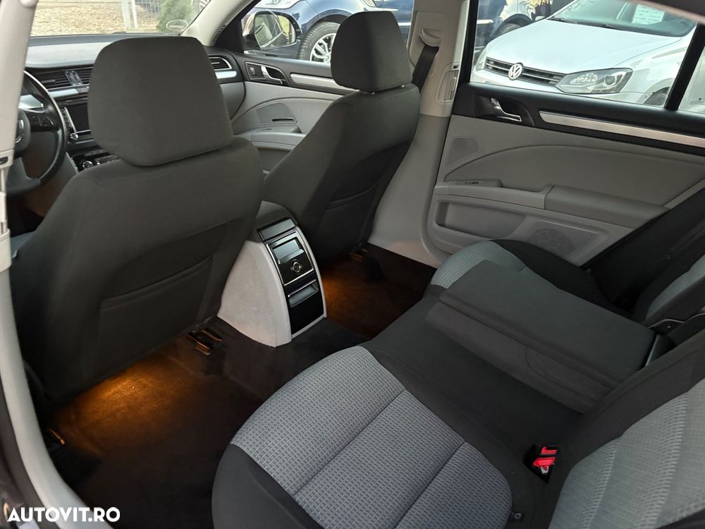 Skoda Superb 2.0 TDI DSG Elegance - 10