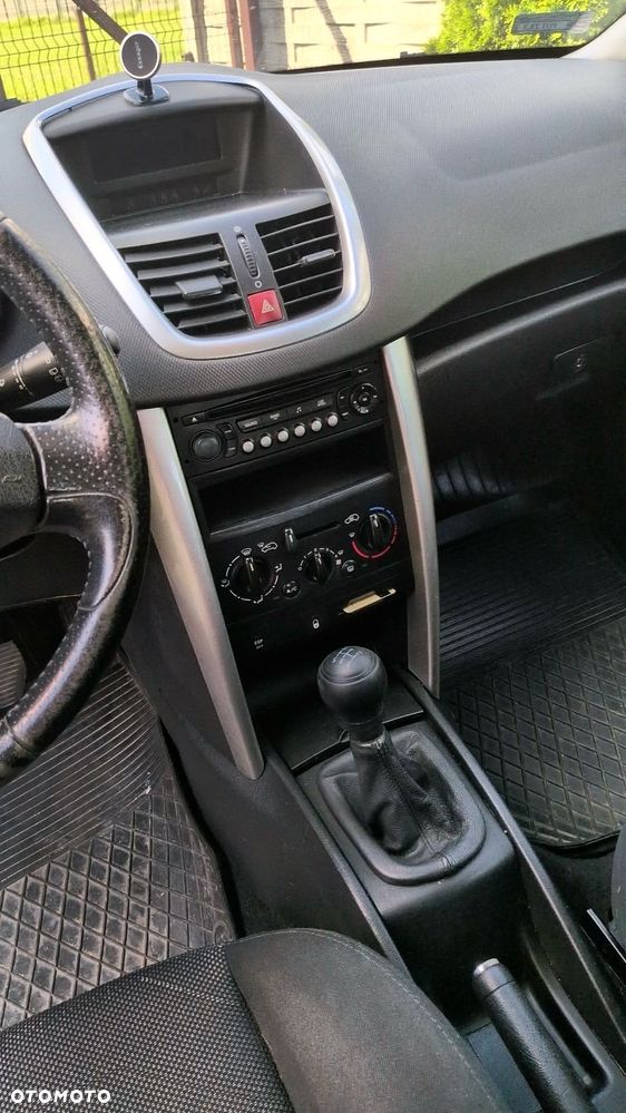 Peugeot 207 - 13