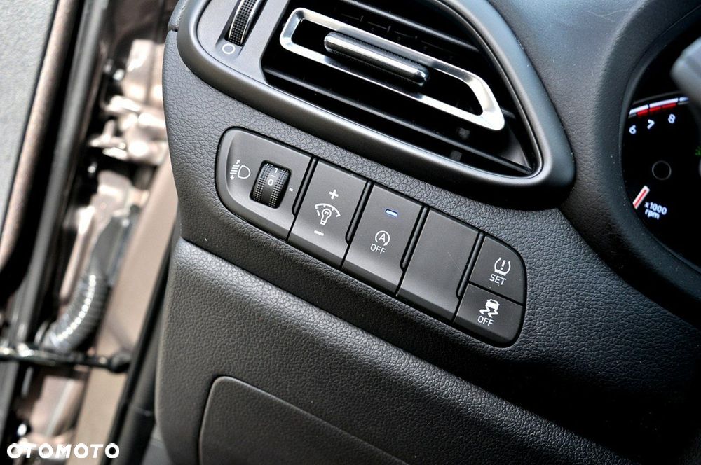 Hyundai i30 1.5 T-GDI 48V-Hybrid Advantage - 25