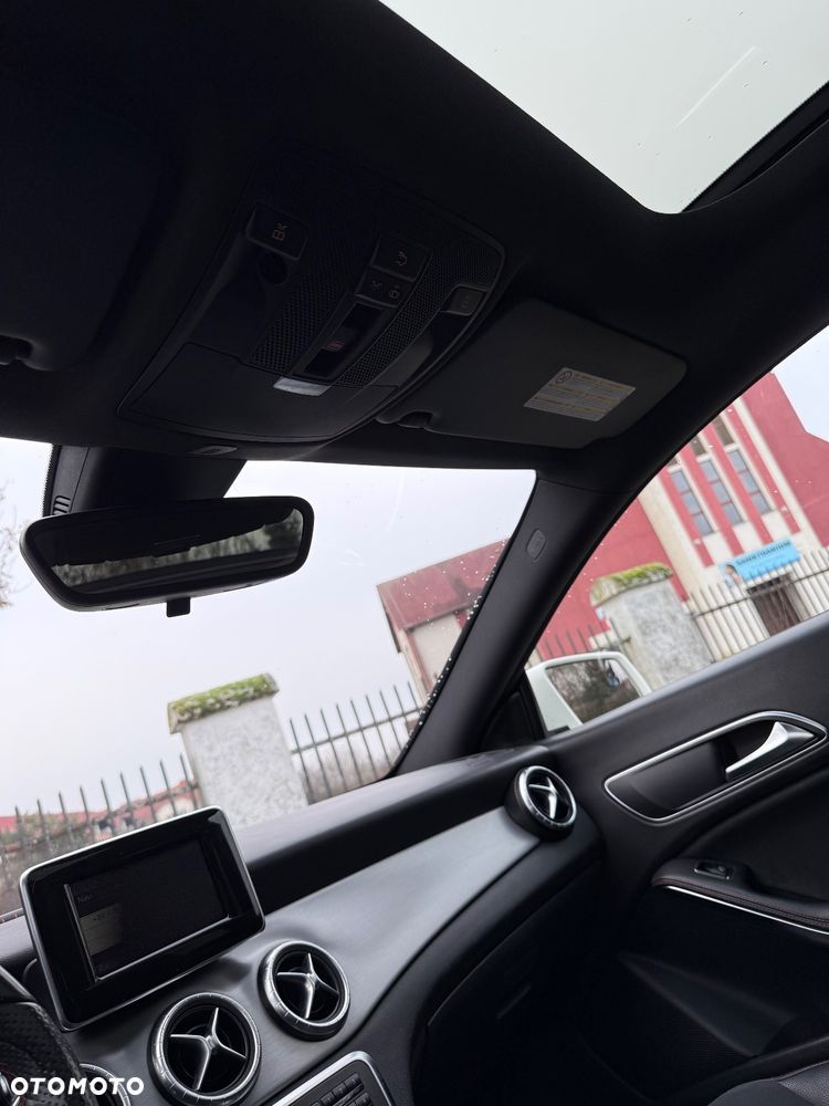 Mercedes-Benz CLA 220 CDI 7G-DCT AMG Line - 11