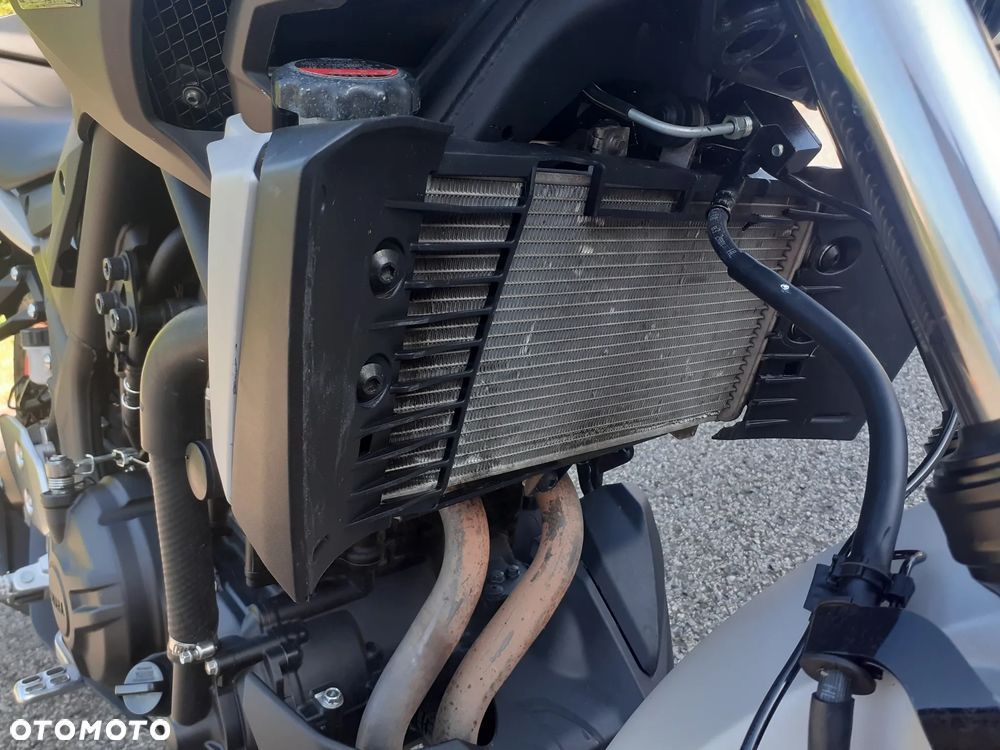 Yamaha MT - 16