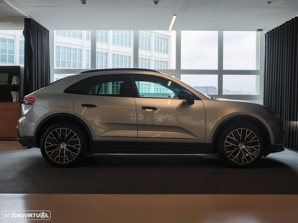 Porsche Macan Electric - 7