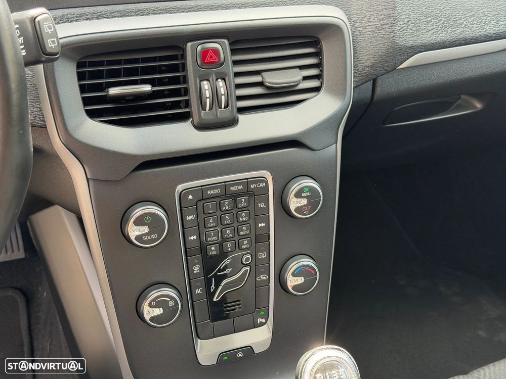 Volvo V40 D2 Momentum - 17