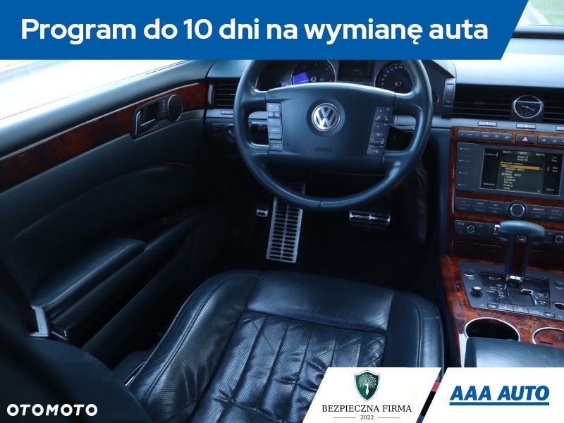 Volkswagen Phaeton - 9