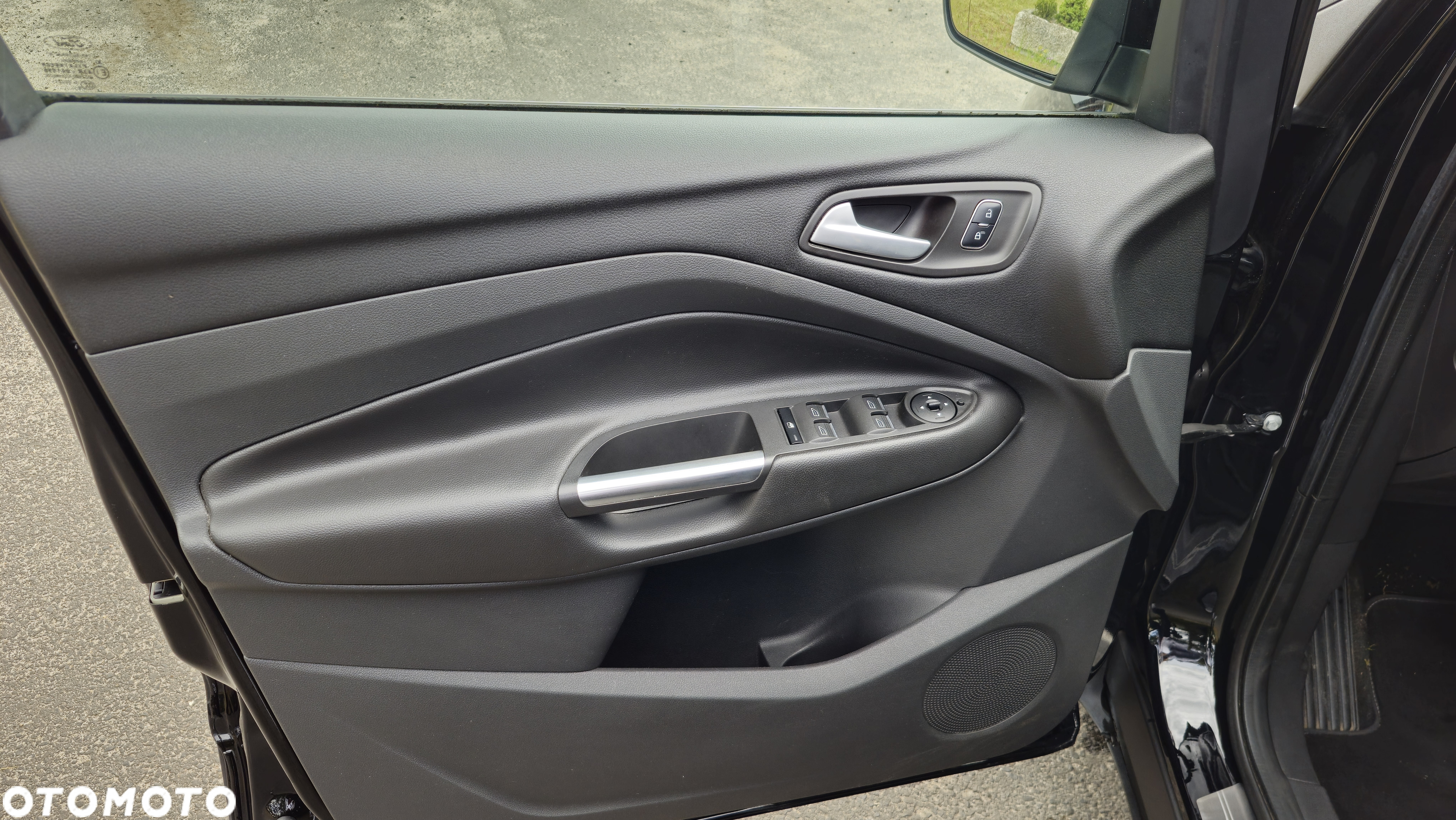 Ford Kuga 1.5 EcoBoost 2x4 Titanium - 25