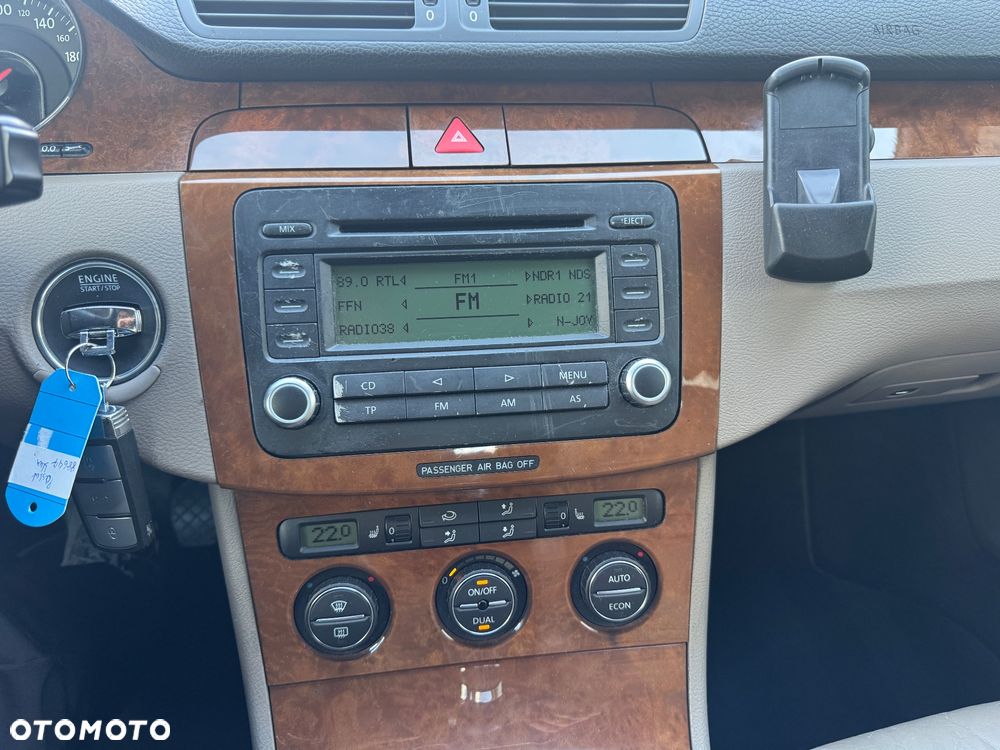 Volkswagen Passat 1.6 FSI Comfortline - 16