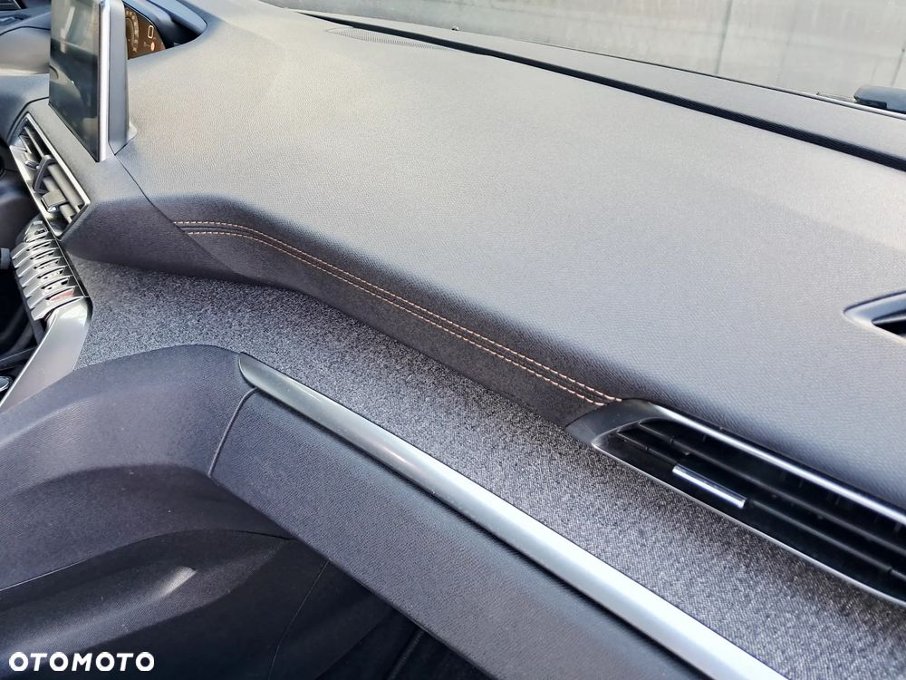 Peugeot 3008 1.6 BlueHDi Allure S&S EAT6 - 23