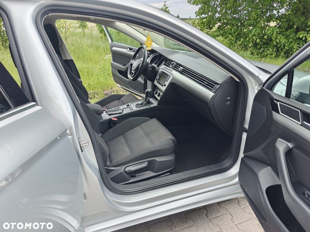 Volkswagen Passat - 36