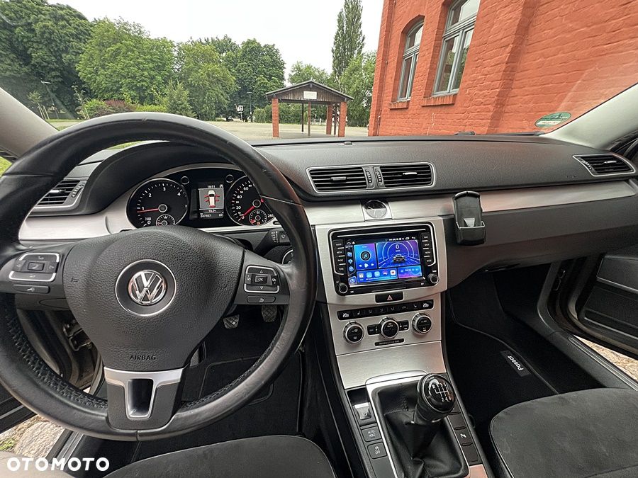 Volkswagen Passat 2.0 TDI DPF Highline - 14