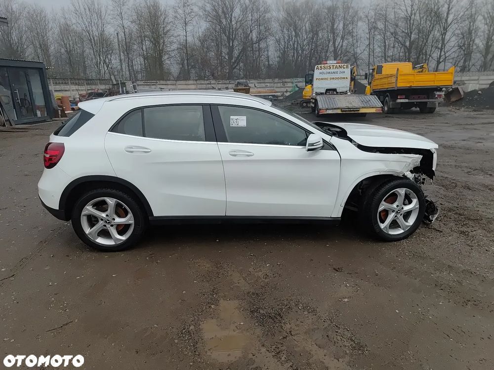 Mercedes-Benz GLA - 11