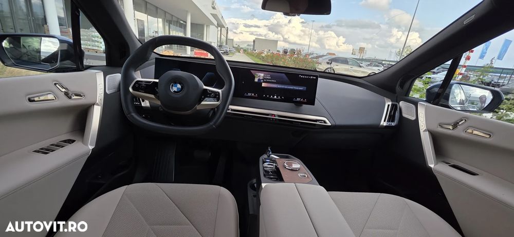 BMW iX xDrive60 - 9