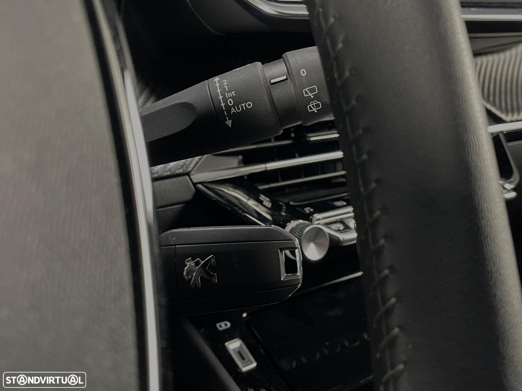 Peugeot 2008 1.2 PureTech Allure - 14