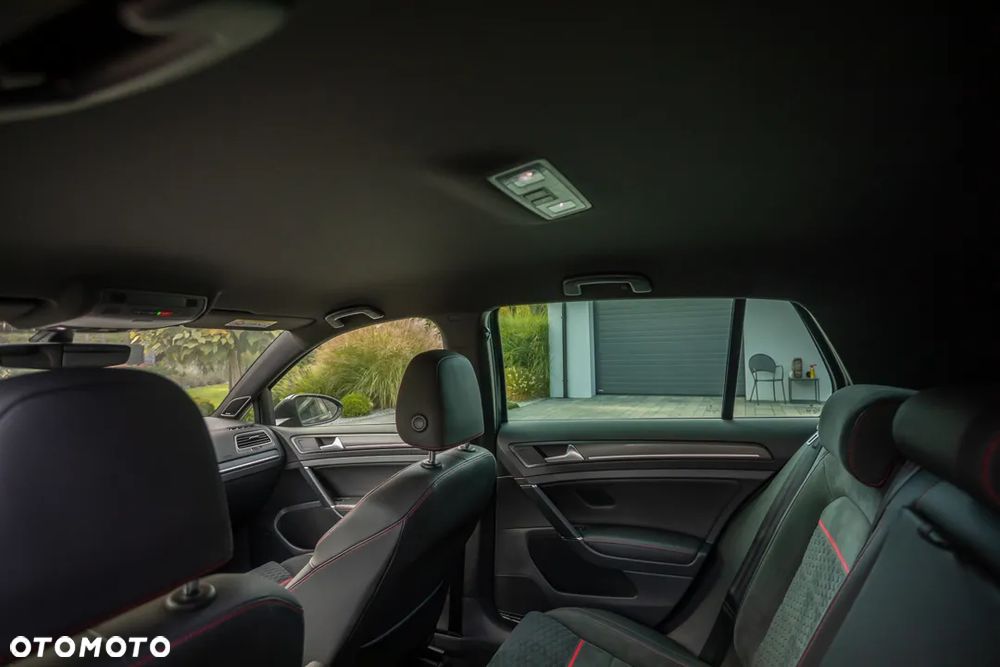 Volkswagen Golf - 38