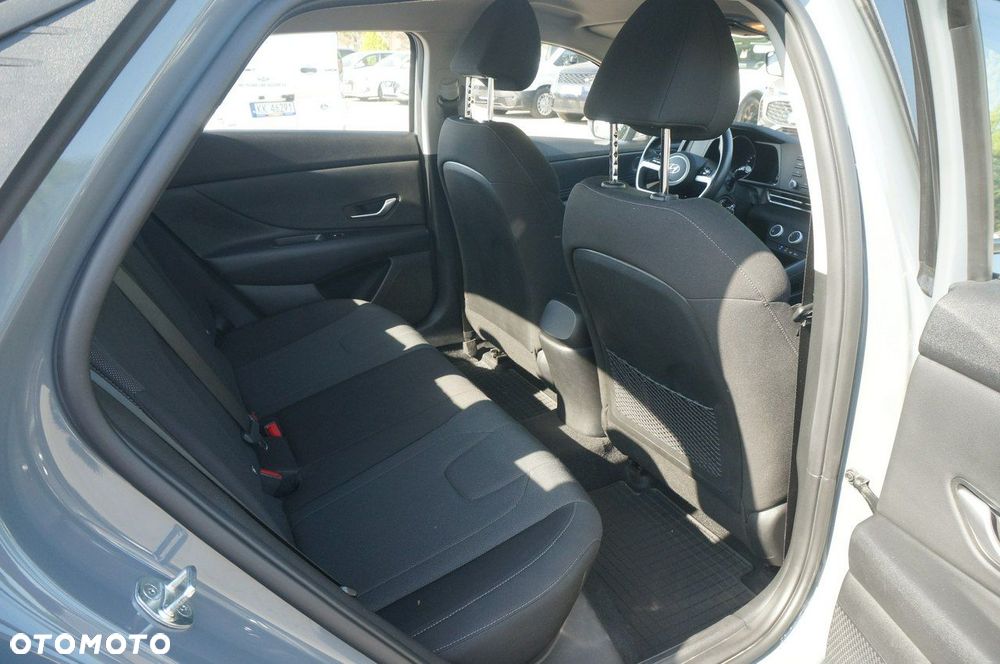 Hyundai Elantra 1.6 Modern - 30