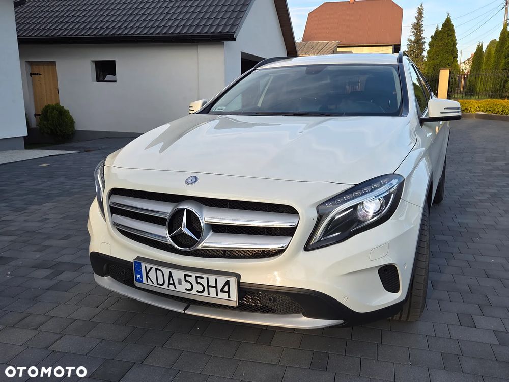 Mercedes-Benz GLA - 10