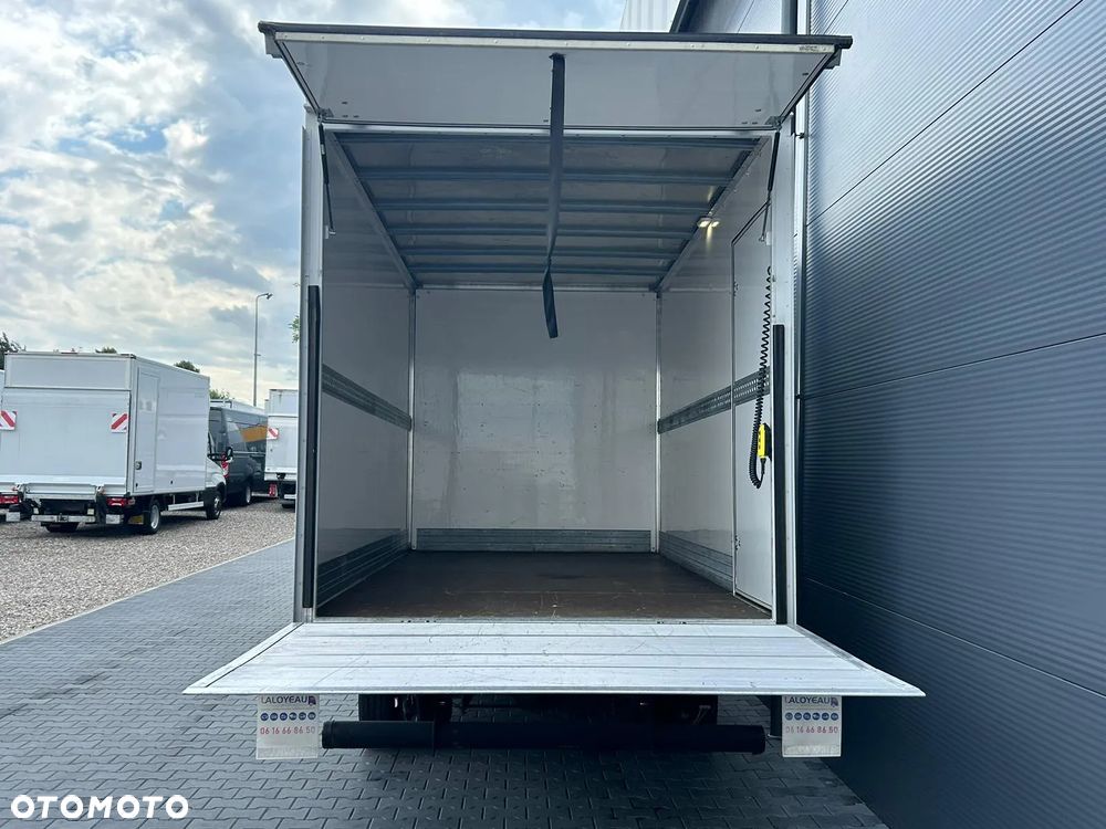 Iveco Daily 35C16 3.0 HPI Kontener 8 palet + winda 750kg + drzwi boczne **Niski przebieg**Na drążku**Wzmocniony**Climatronic**Sprowadzony**2022R** - 7