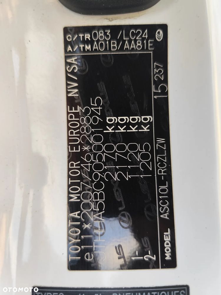 Lexus RC 200t / 300 F Sport - 29