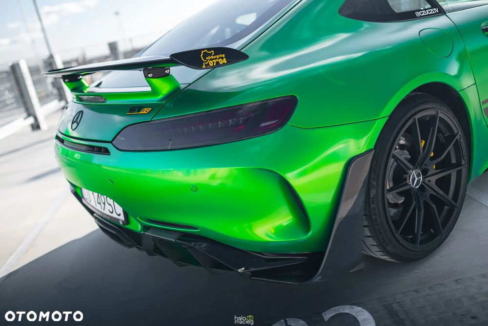Mercedes-Benz AMG GT R - 11