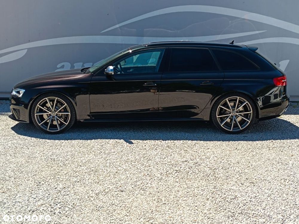 Audi RS4 Avant - 17