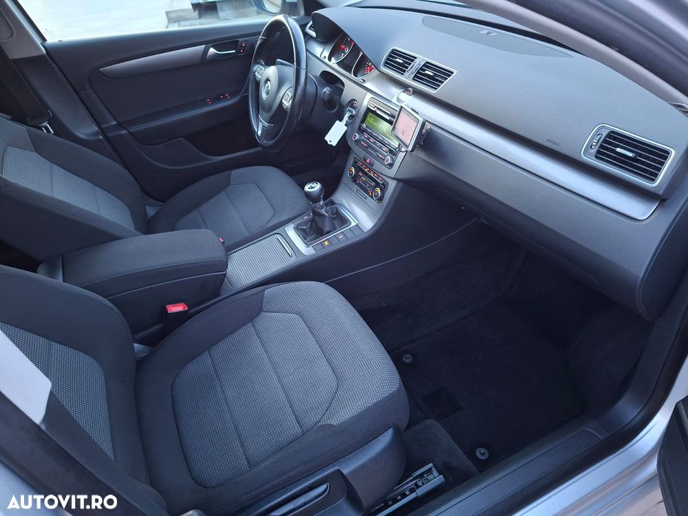 Volkswagen Passat 2.0 Blue TDI SCR Comfortline - 6