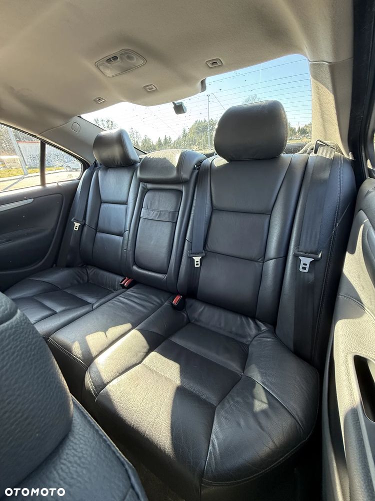 Volvo S60 2.5T Momentum - 28