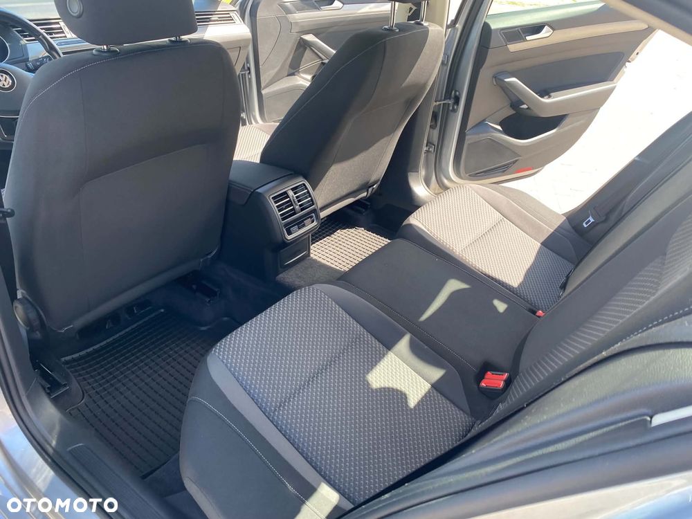 Volkswagen Passat 2.0 TDI BMT Trendline - 2