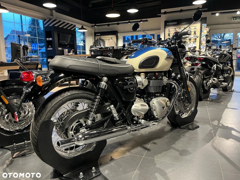 Triumph Bonneville - 3